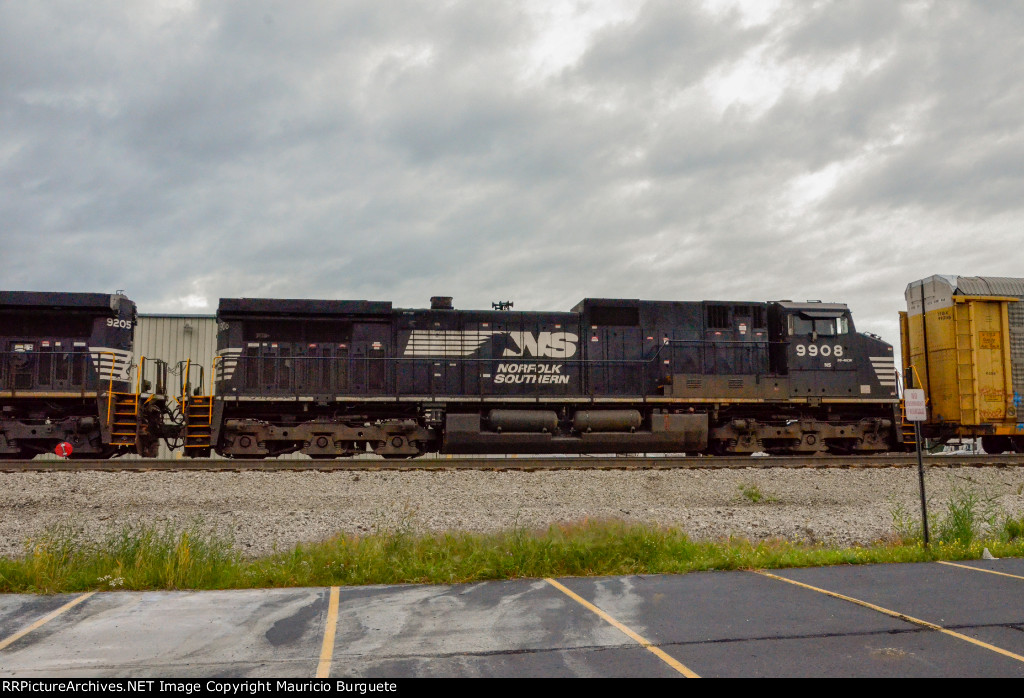 NS D9-40CW Locomotive